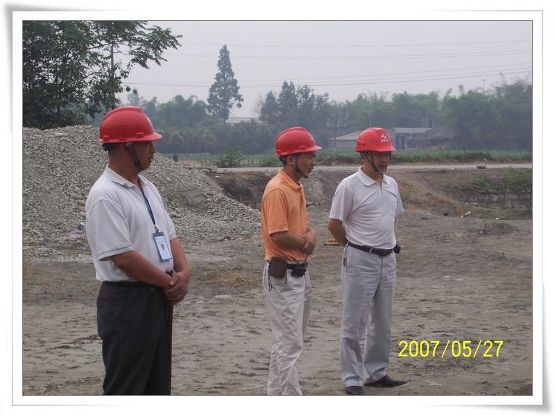 公司領(lǐng)導(dǎo)視察溫江220KV工程
