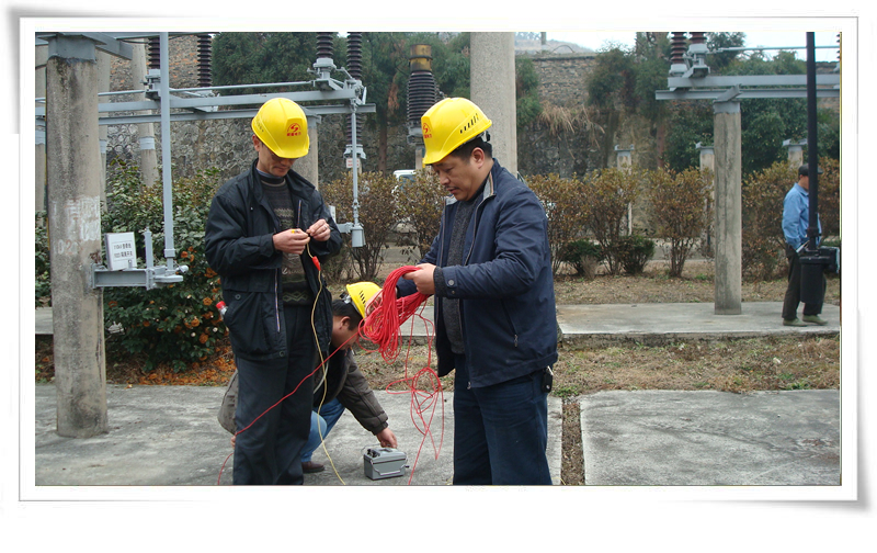 都勻市供電局肖局長親自到我搶險現(xiàn)場