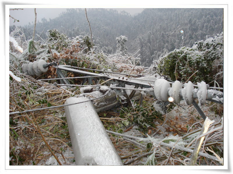 冰雪中的搶險(xiǎn)隊(duì)--記四川成蜀電力搶險(xiǎn)隊(duì)