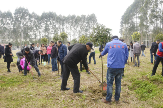大地回春 植樹造林 成蜀電力集團積極參加園區(qū)植樹活動