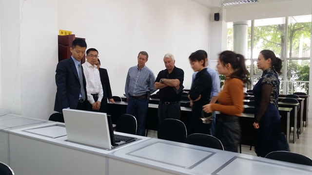 優(yōu)尼科東海有限公司HES專家組到公司參觀考察