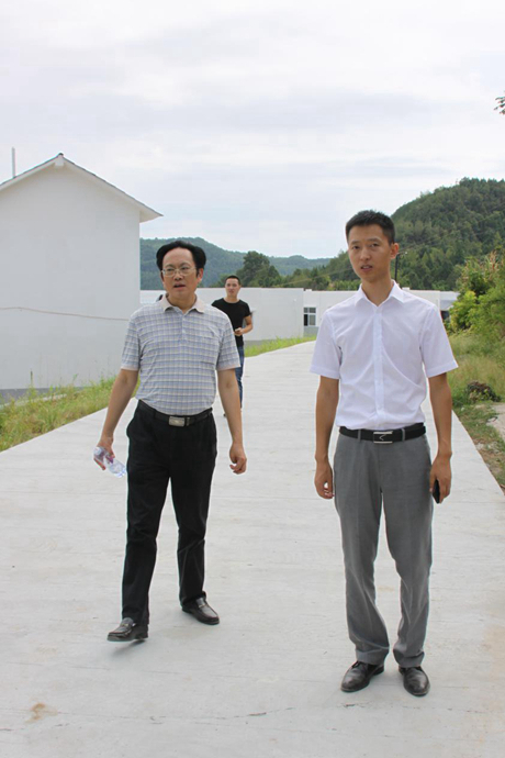 參與精準(zhǔn)扶貧 電力企業(yè)助推革命老區(qū)村道建設(shè)——集團(tuán)領(lǐng)導(dǎo)赴巴中市參與“駐村幫扶”項(xiàng)目調(diào)研