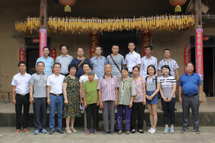 參與精準(zhǔn)扶貧 電力企業(yè)助推革命老區(qū)村道建設(shè)——集團(tuán)領(lǐng)導(dǎo)赴巴中市參與“駐村幫扶”項(xiàng)目調(diào)研