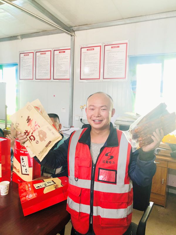 情滿工地暖人心——集團工會慰問河南中部大區(qū)各項目部一線員工