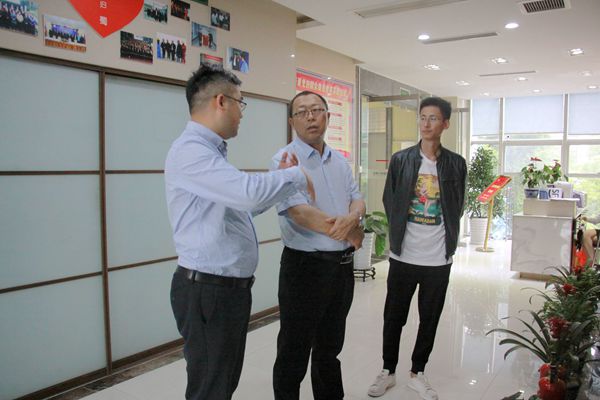 京能寧夏喊叫水110kV項(xiàng)目總指揮李軍來公司考察交流