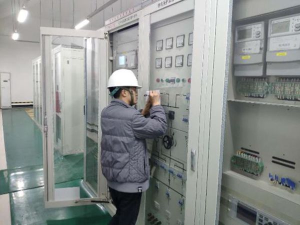 華潤(rùn)新能源膠州風(fēng)電場(chǎng)工程一期220kV升壓站土建、電氣設(shè)備安裝工程倒送電成功