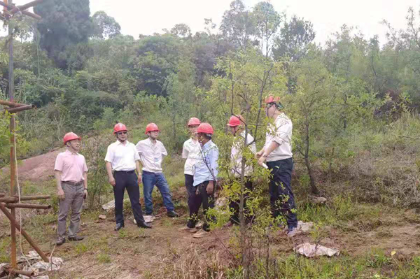 四川電力檢修公司白總一行到500kV山桃線遷改工程施工現(xiàn)場檢查指導(dǎo)工作