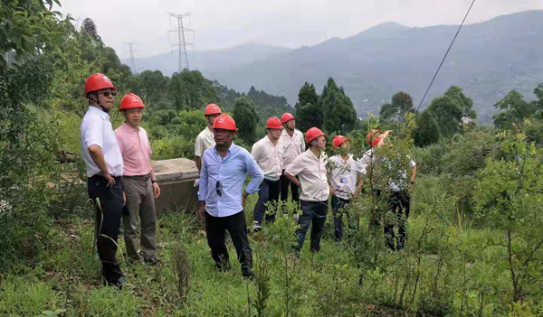 四川電力檢修公司白總一行到500kV山桃線遷改工程施工現(xiàn)場檢查指導(dǎo)工作