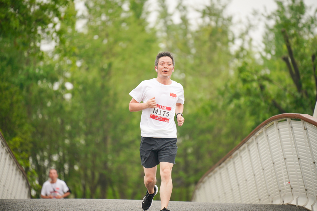 “堅(jiān)定跟黨走 奮進(jìn)新征程”慶祝中國(guó)共產(chǎn)黨成立100周年四川省民營(yíng)企業(yè)健步行活動(dòng)成蜀健兒盡展風(fēng)采