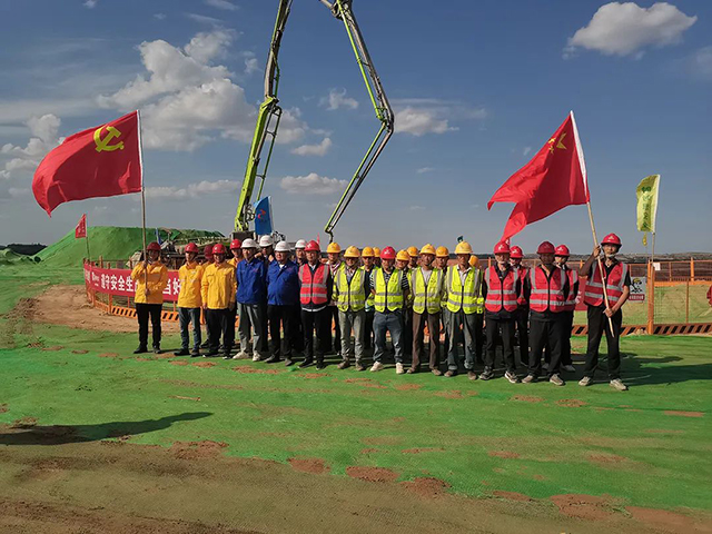 華潤電力甘肅華池紫坊畔50MW風電項目首臺風機基礎(chǔ)澆筑順利完成