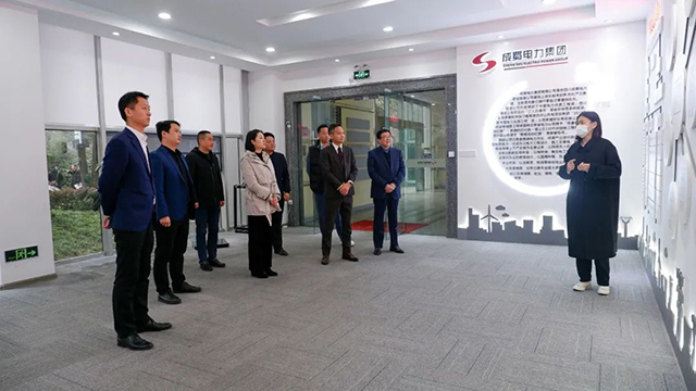 成都市青羊區(qū)總工會(huì)、府南街道總工會(huì)領(lǐng)導(dǎo)蒞臨成蜀電力集團(tuán)參觀交流