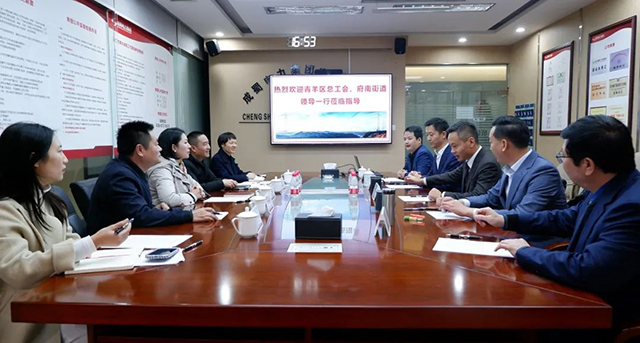 成都市青羊區(qū)總工會(huì)、府南街道總工會(huì)領(lǐng)導(dǎo)蒞臨成蜀電力集團(tuán)參觀交流