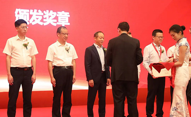 成蜀電力集團(tuán)總經(jīng)理陳云受邀出席2023年四川企業(yè)家年會(huì)并榮獲獎(jiǎng)項(xiàng)